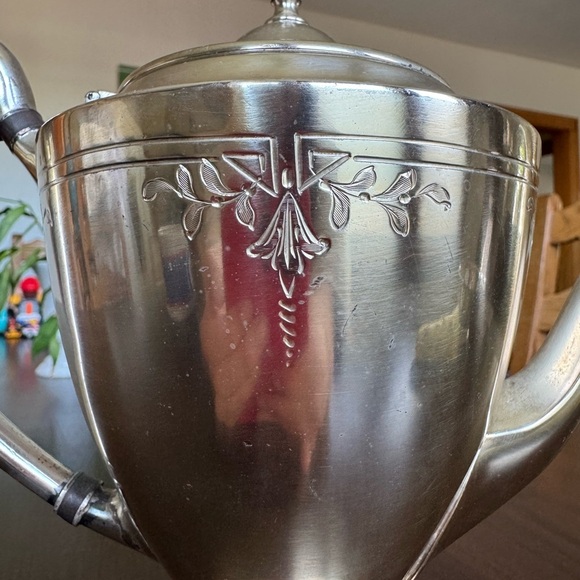 Vintage Silver Kenilworth Teapot - Picture 2 of 6